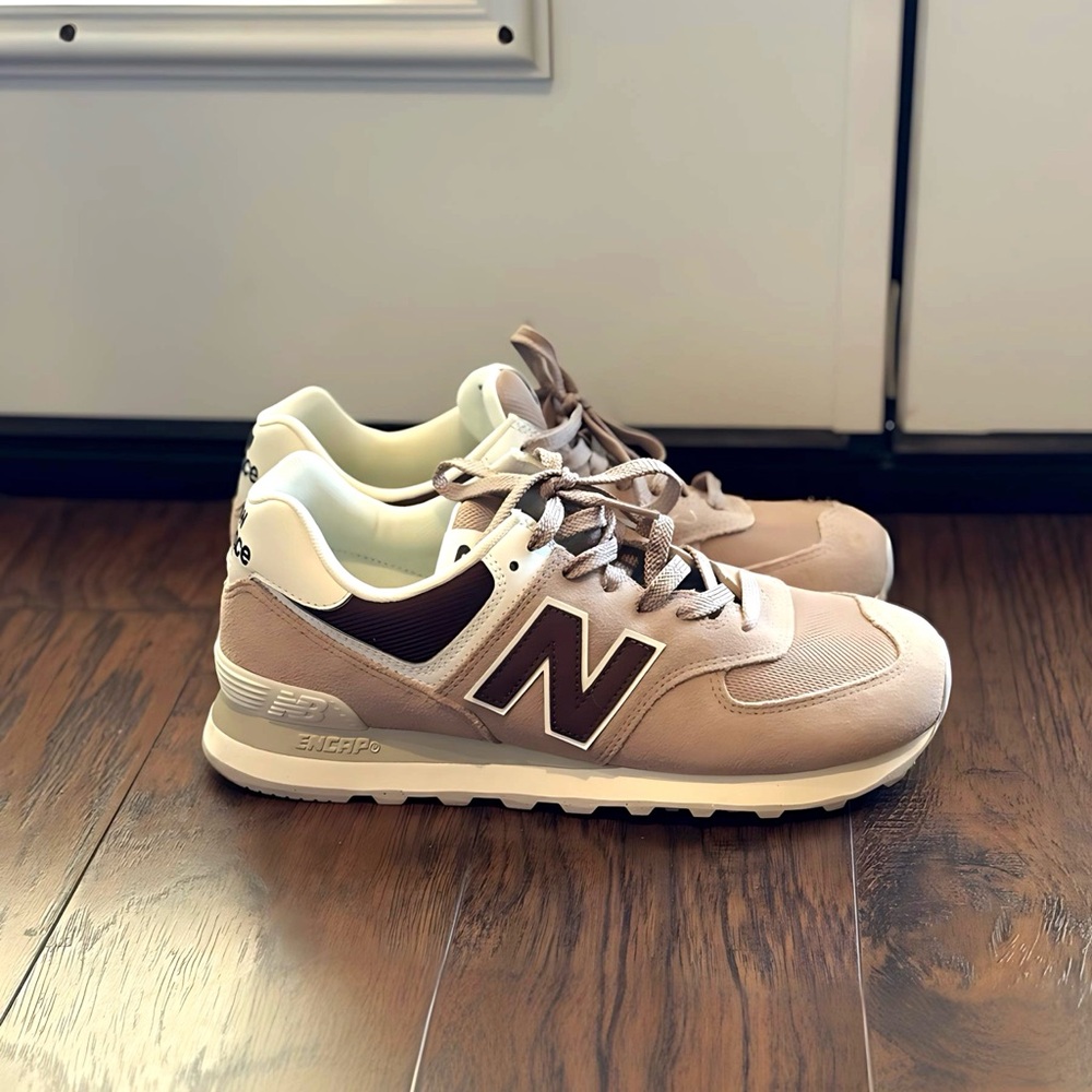 NEW BALANCE 574 Womens Shoes BEIGE/CHOC